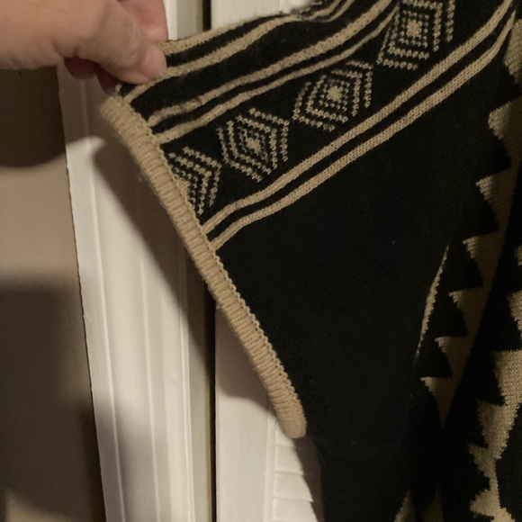 Do Everything in Love  Black Brown Aztec Design Shawl - Picture 4 of 7